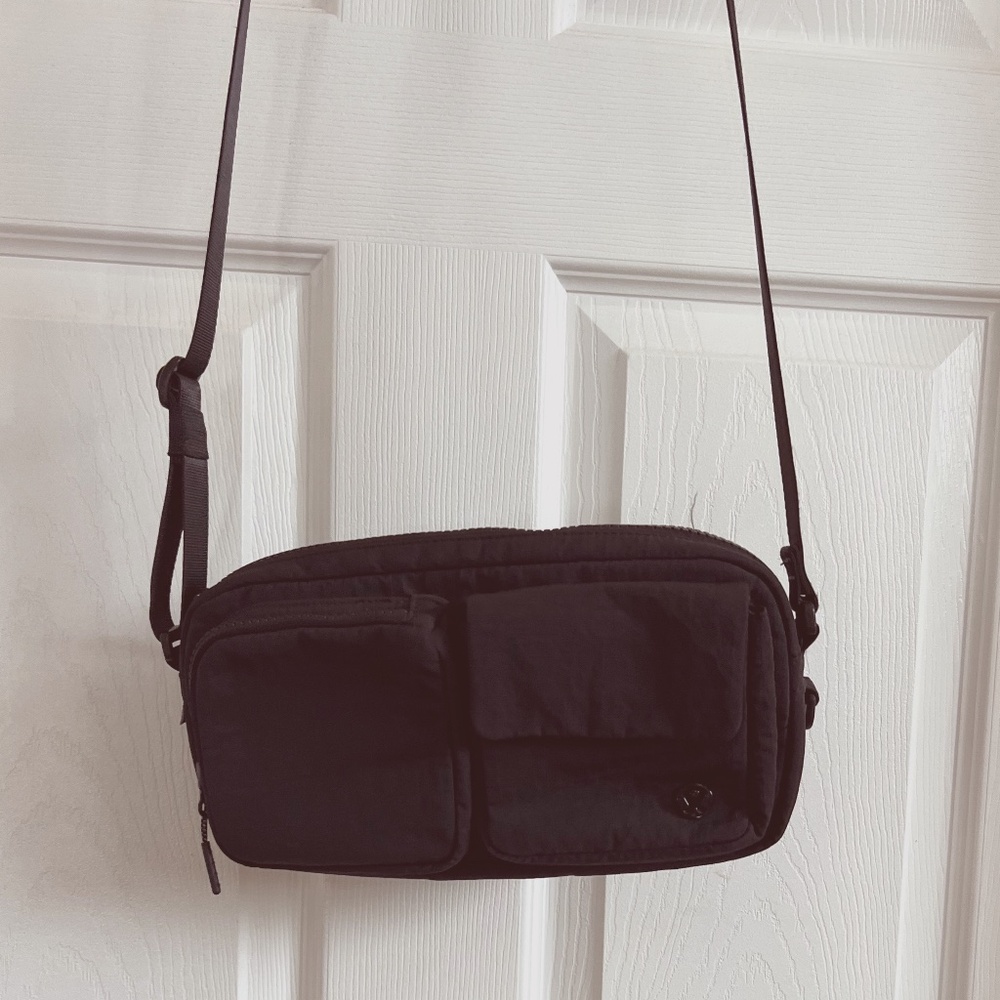 Lululemon Multi-Pocket Crossbody Bag 2.5L
